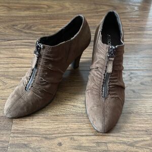 Aerosoles 7 1/2M Jalapeño Heels in Very Good Used Condition. Smoke Free Home